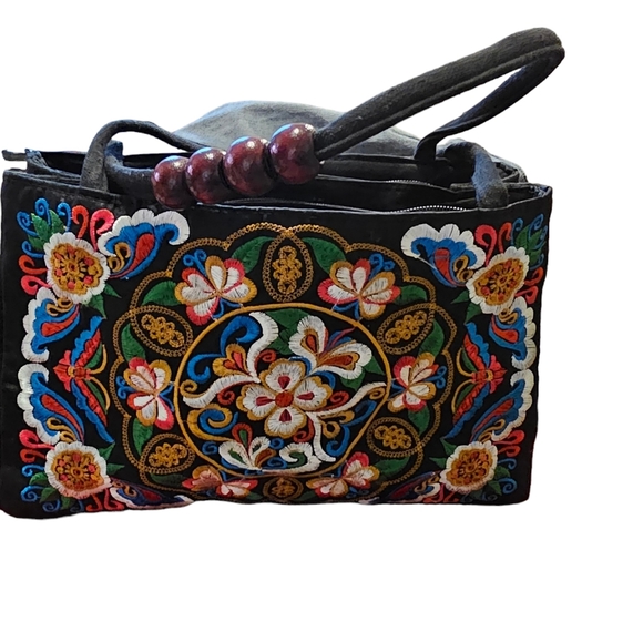 NWOT Black Embroidered Medium Size Tote Bag Purse - Picture 2 of 6